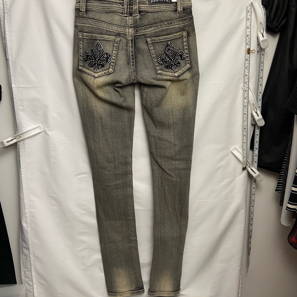 Red Rivet distressed grey low rise skinny jeans👖